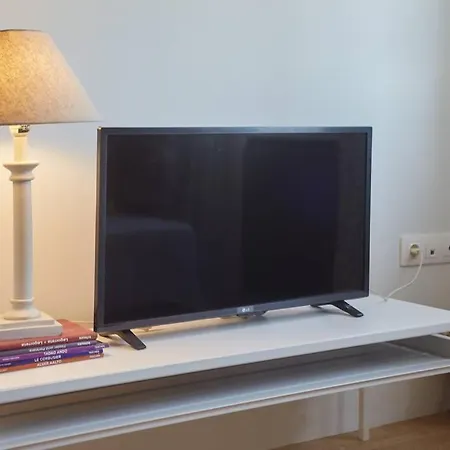 Bright Lovely In * Thessalonique